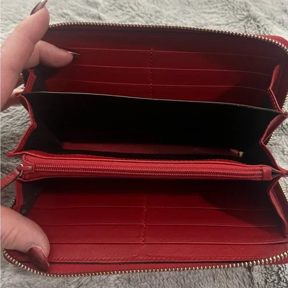 Authentic Gucci Microguccissima Patent Leather Zip-Around Wallet – Hibiscus Red - Picture 7 of 11